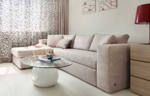 Bēša dīvāna kombinācija ar dažādu stilu interjeru