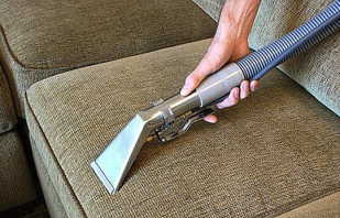 Hur du rengör stoppade möbler hemma, välj ett verktyg