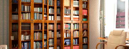 Možnosti pro knihovny s prosklenými dveřmi a jejich vlastnosti