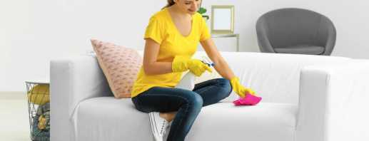 Kā ātri un efektīvi iztīrīt dīvānu mājās, padomi