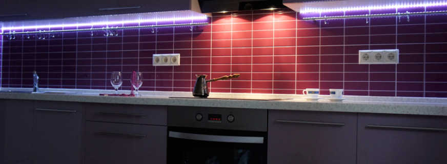 LED apgaismojuma izvēle virtuvē skapjiem, uzstādīšanas noteikumi