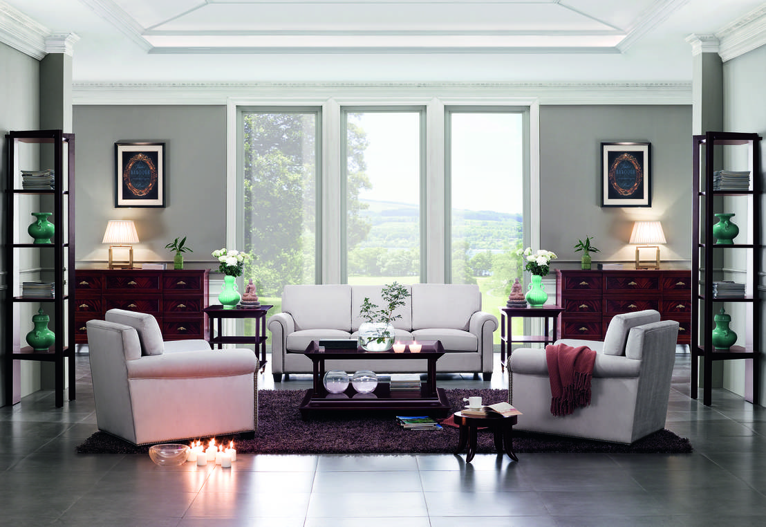 So erstellen Sie eine asymmetrische Anordnung von Möbeln im Wohnzimmer