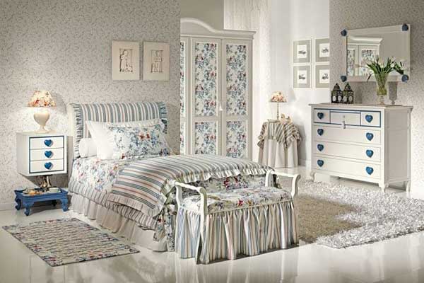 Kompaktās Provence guļamistabas mēbeles