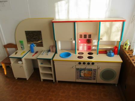 Spēles mēbeles bērnudārzā istabā