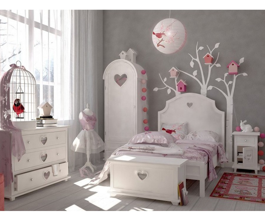 Oriģinālas baltas mēbeles bērnu istabai