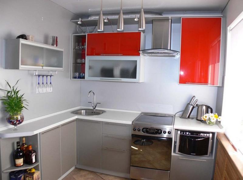 Mēs izvēlamies pareizās mēbeles nelielas virtuves sakārtošanai