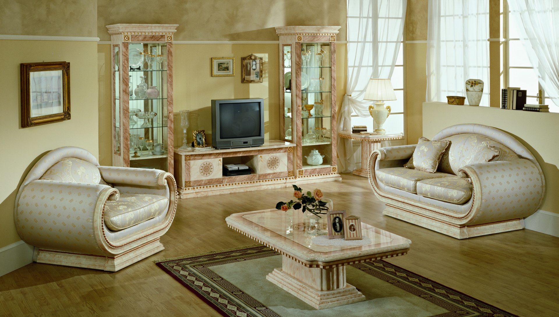 Mūsdienīgas viesistabas mēbeles klasiskā stilā