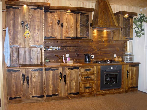 Stilīgas koka virtuves mēbeles