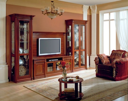 Stilīgas mēbeles klasiskā stila viesistabā