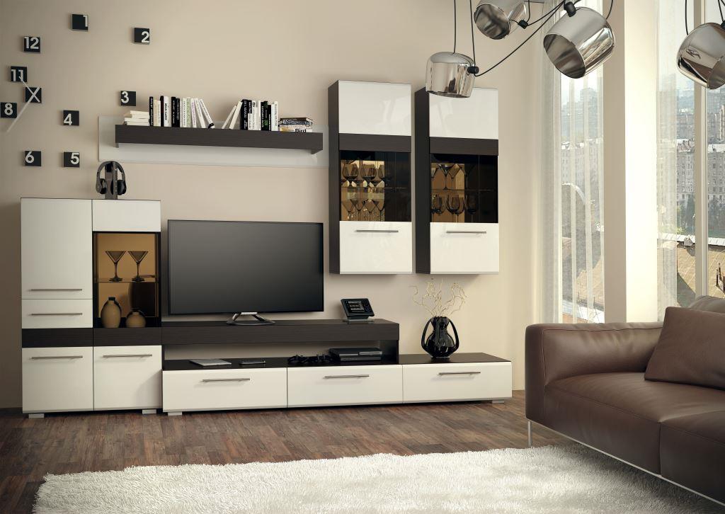 Helle moderne Möbel im Wohnzimmer