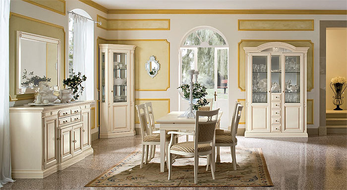 Spilgtas modernas mēbeles klasiskā stila viesistabā