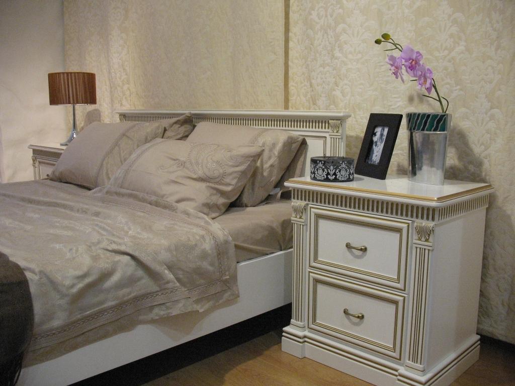 Guļamistabas atmosfērai vajadzētu būt mierīgai atpūtai un relaksācijai.