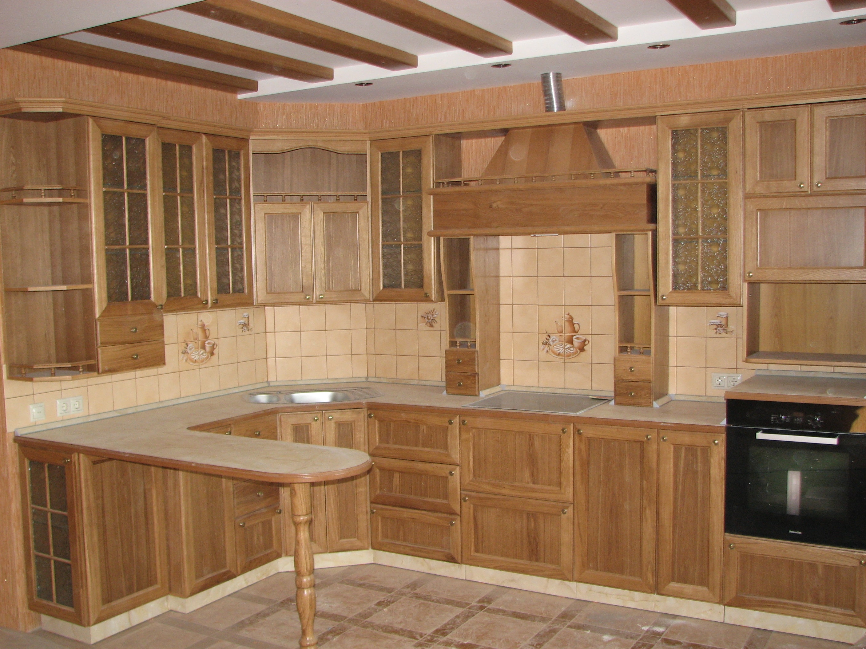 Koka virtuves mēbeles