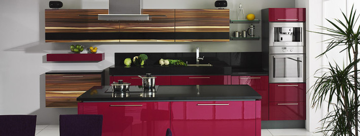 Regler för att kombinera färgen på möbler och brickor i köket