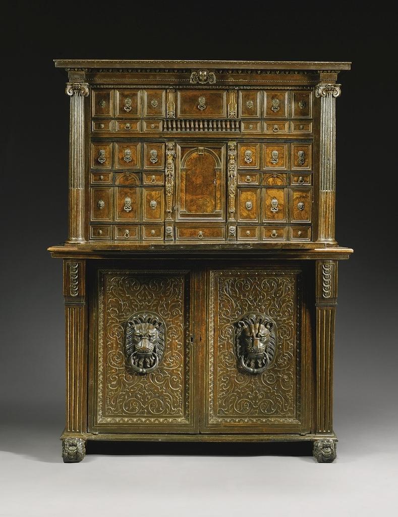 Starožitný nábytok z 18. - 19. storočia