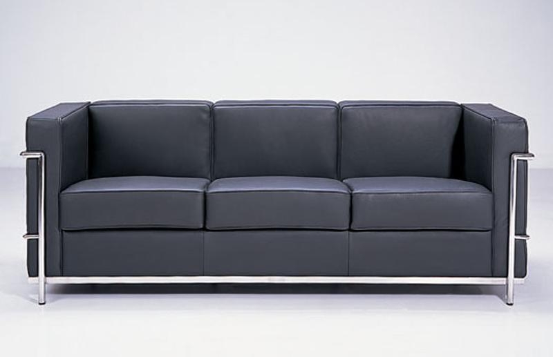 Melns skaists dīvāns