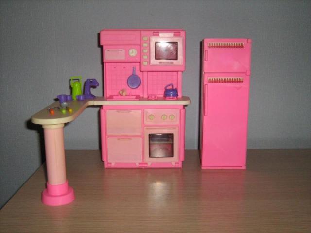 Rozā virtuves mēbeles lellēm