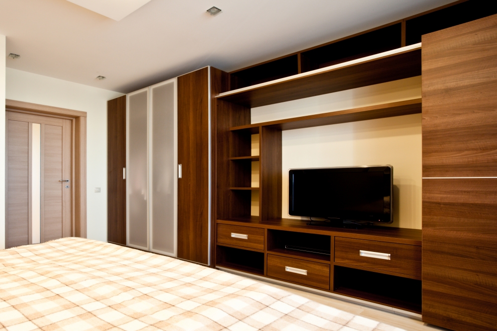Sliding wardrobes in the hall