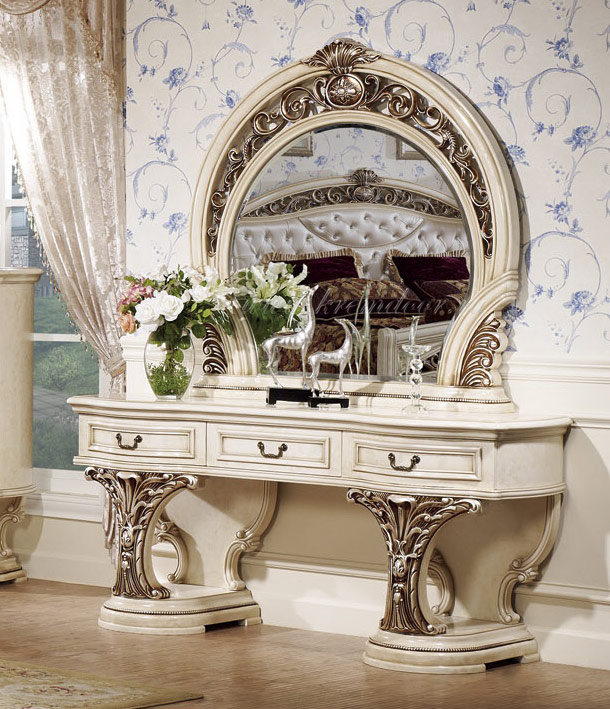 Baroka tualetes galdiņš