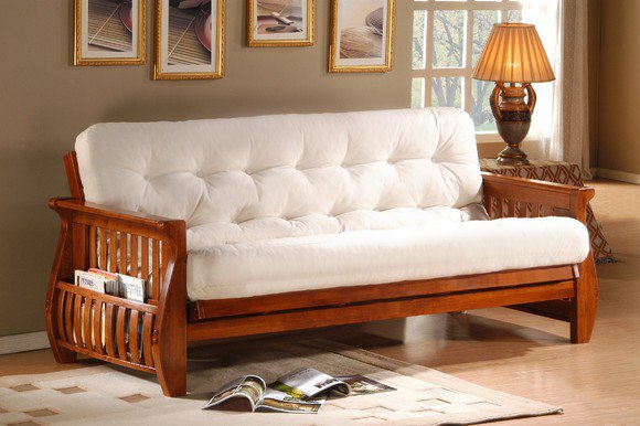Balts mīksts dīvāns izgatavots Malaizijā