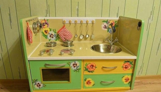 Bērnu virtuves izgatavotas no drošas plastmasas