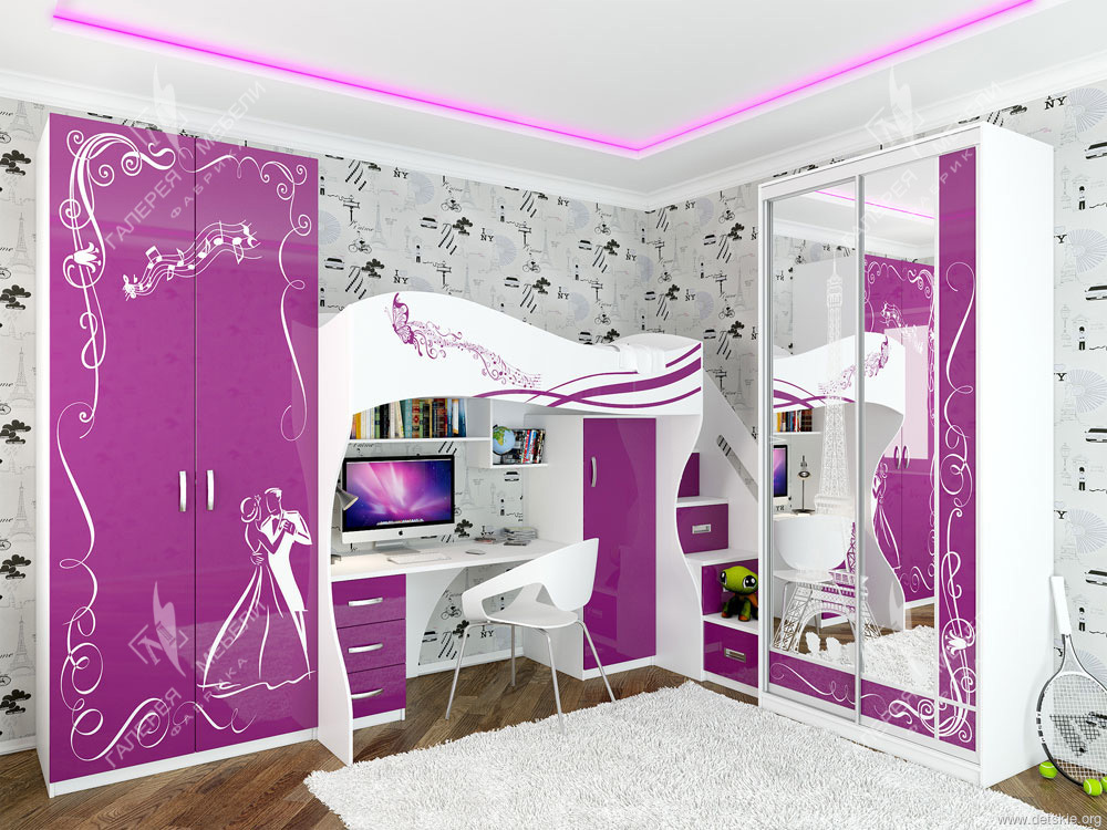 Violetas krāsas guļamistabā