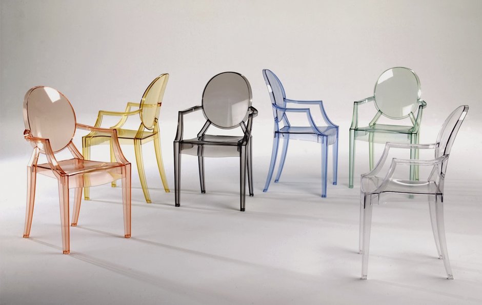 Cadeiras de plástico extravagantes