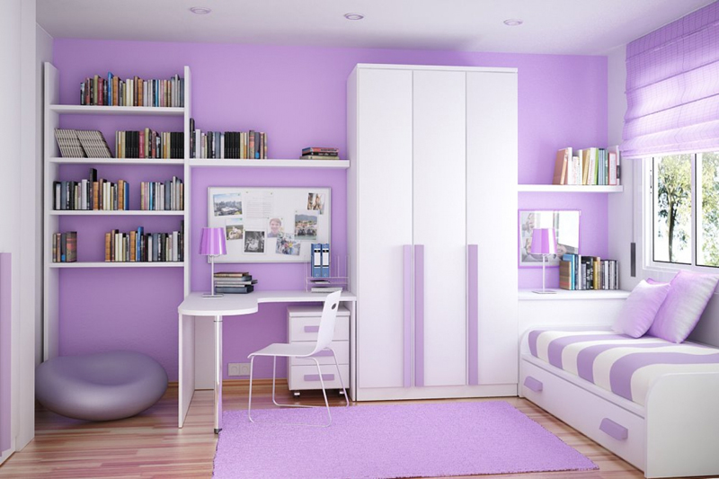 Stilīga maza istaba ar baltu dīvānu