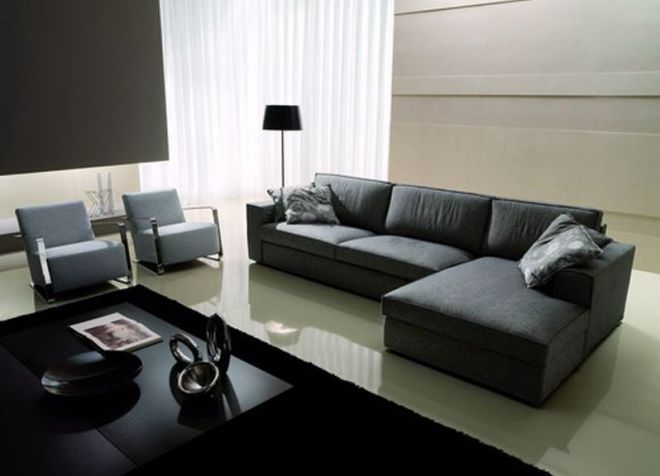 Melns stūra dīvāns minimālisma stilā.
