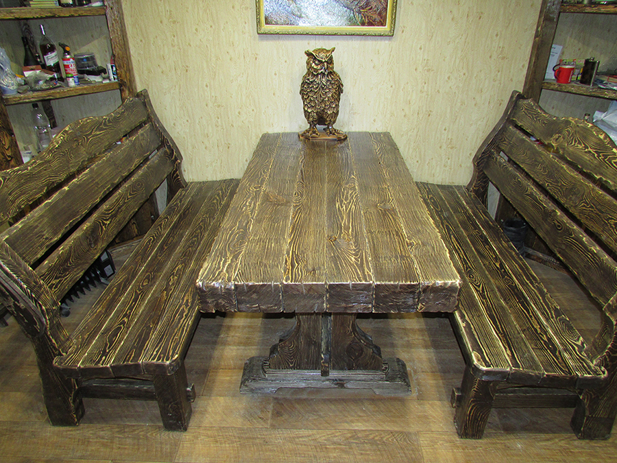 Starožitné drevené lavičky a lavičky