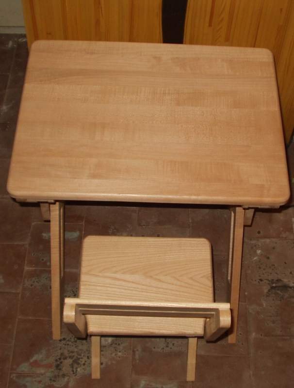 Bērnu krēsls un galds