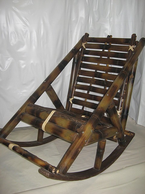 Bujane krzesło z bambusa