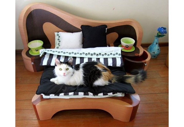 Gulta ar mīkstu matraci kaķim