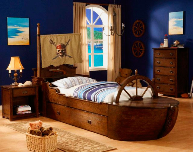 Bērnu gultas kuģis zēnam istabas interjerā