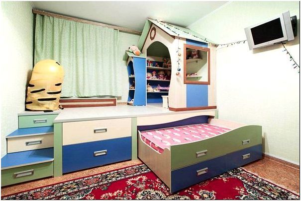 Bērnu istaba ar iebūvētu gultu
