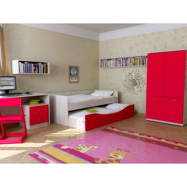 Sarkanas nokrāsas bērna guļamistabā