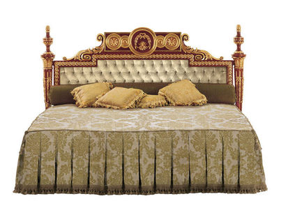 Itāļu brūnas klasiskās gultas