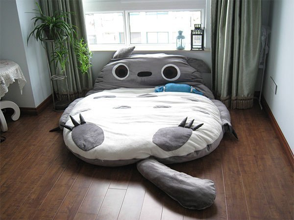 Oriģinālā gulta kaķa formā