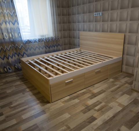 Pusotra gulta ar atvilktnēm