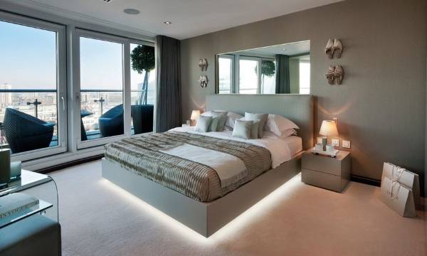 Dizaina guļamistaba ar LED gaismu