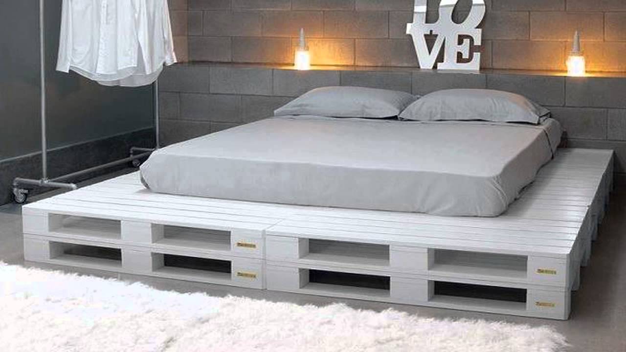 Koka paliktņu divguļamā gulta baltā krāsā 
