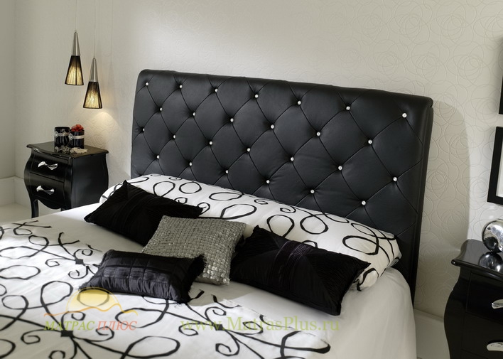 Divvietīga gulta ar rhinestones melnā krāsā