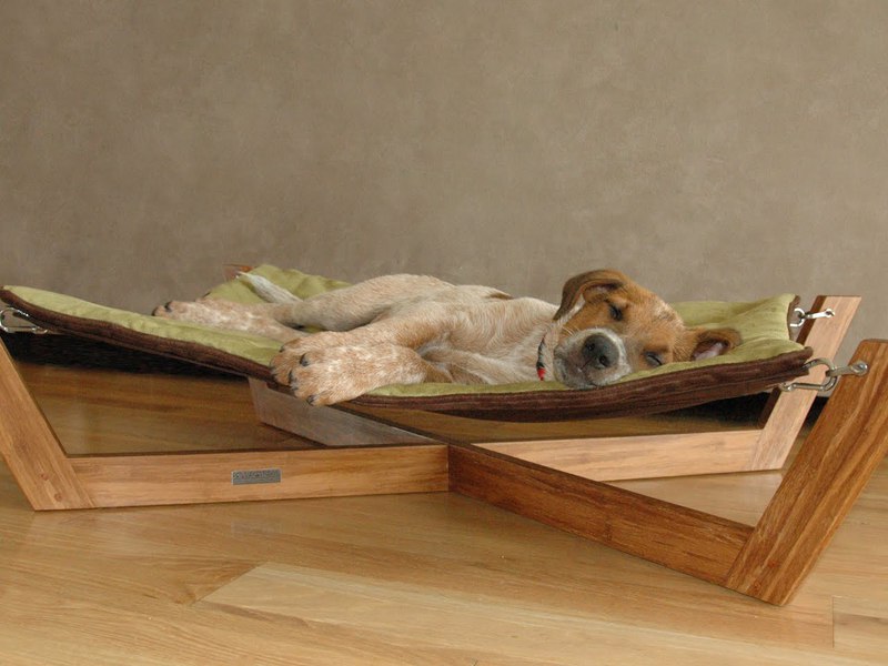 Kādi materiāli ir izgatavoti suņu gultām