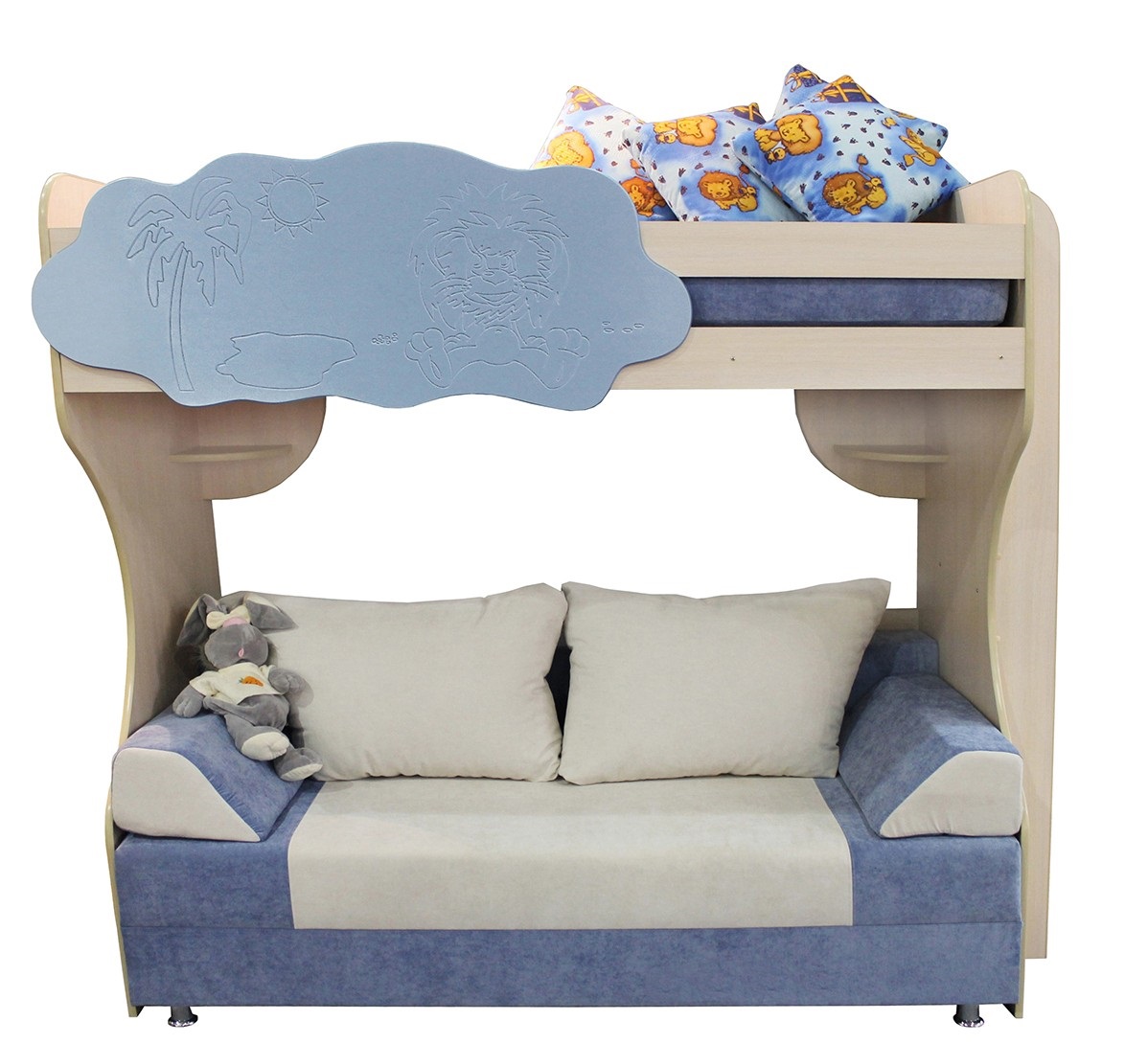 Bēniņu gulta ar dīvānu bērnu istabas interjerā