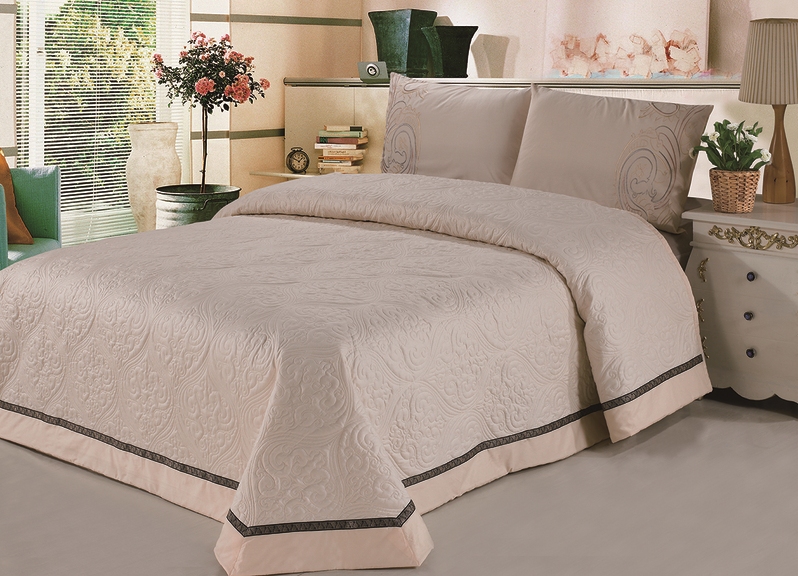 כיסוי המיטה מגן על המיטה מפני אבק