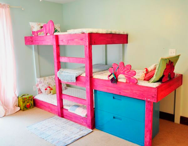Rozā krāsas bērnu istabas dizains