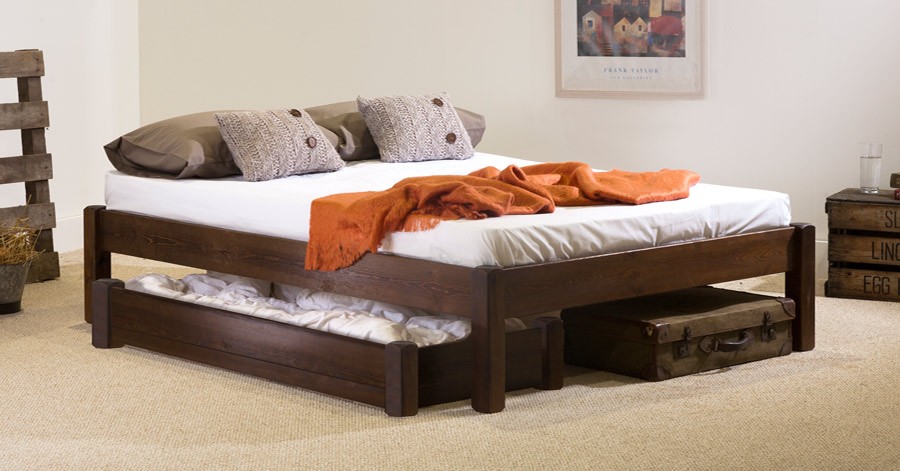 Stilīga koka gulta