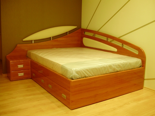 Stūra gultas variants