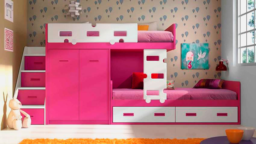 Bērnu siena meitenēm ar iebūvētu divstāvu gultu