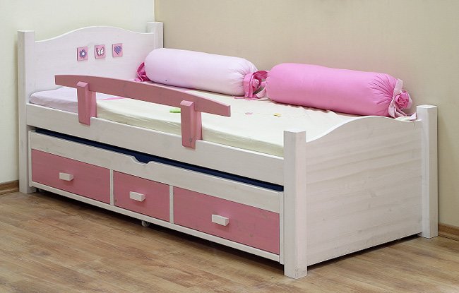 Koši rozā mājas gultas